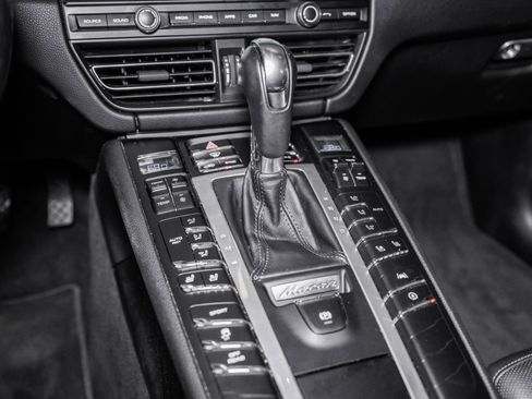 Used 2021 Porsche Macan S image 40
