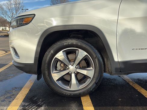 Used 2019 Jeep Cherokee Limited image 26