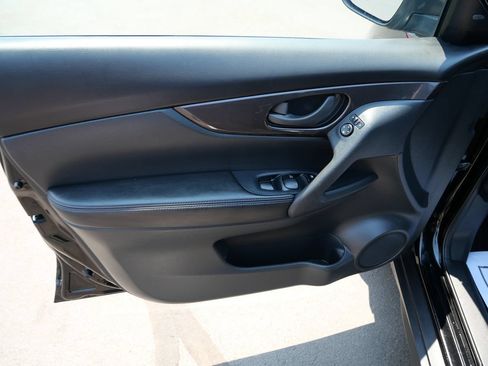 Used 2019 Nissan Rogue S AWD/4WD image 16