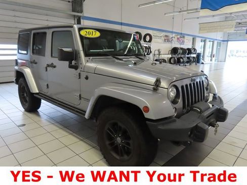 Used 2017 Jeep Wrangler Unlimited Sahara AWD/4WD image 15