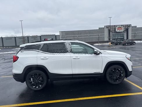 Used 2021 GMC Terrain SLT w/ Infotainment Package II image 3