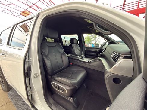 Used 2024 Jeep Wagoneer L Series II w/ Flexible Seating Group AWD/4WD image 41