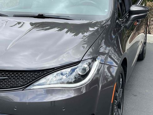 Used 2019 Chrysler Pacifica Limited w/ Advanced Safetytec Group FWD image 62