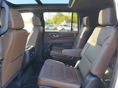 Used 2023 Chevrolet Suburban High Country image 31