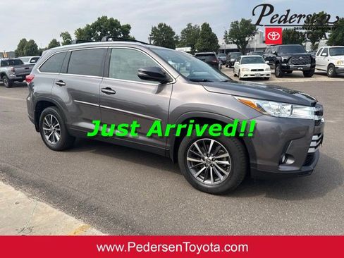Used 2019 Toyota Highlander XLE AWD/4WD image 1