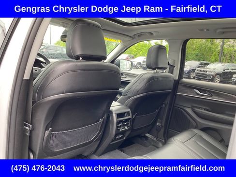 Used 2023 Jeep Grand Cherokee Limited w/ Trailer Tow Prep Group (B) AWD/4WD image 27
