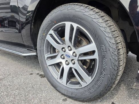 Used 2022 Ford Expedition Limited AWD/4WD image 10