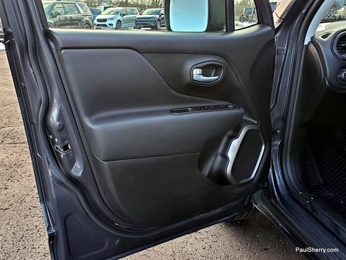 Used 2023 Jeep Renegade Latitude w/ Premium Group image 18