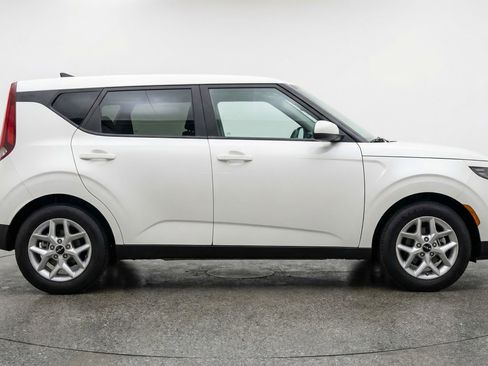 Used 2025 Kia Soul LX w/ LX Technology Package image 11