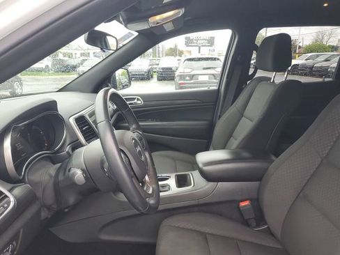 Used 2019 Jeep Grand Cherokee Laredo AWD/4WD image 16