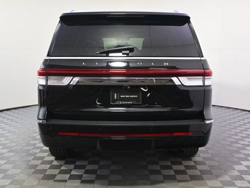 Used 2022 Lincoln Navigator Reserve image 5