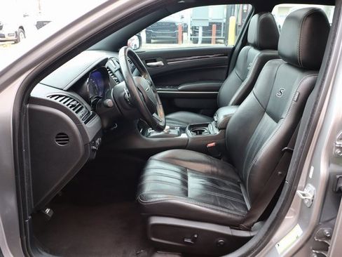 Used 2018 Chrysler 300 S w/ 300S Premium Group image 8