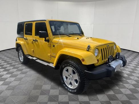 Used 2011 Jeep Wrangler Unlimited Sahara w/ Dual Top Group AWD/4WD image 5