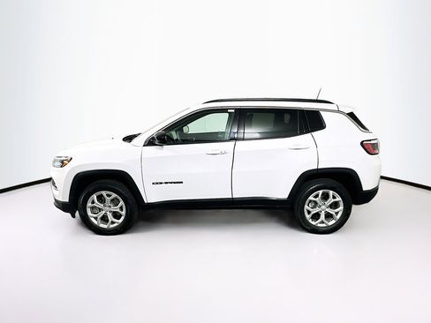 Used 2024 Jeep Compass Latitude AWD/4WD image 4