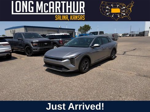 Used 2026 Kia K4 FWD image 1