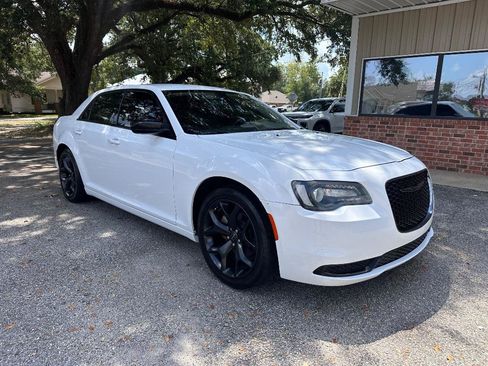 Used 2022 Chrysler 300 Touring w/ Sport Appearance Package RWD image 3