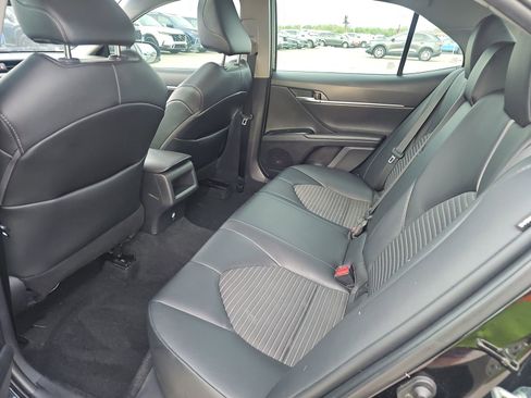 Used 2020 Toyota Camry SE FWD image 13