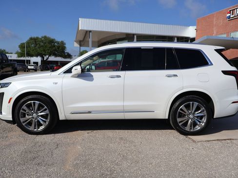 Used 2022 Cadillac XT6 Premium Luxury w/ Platinum Package image 2