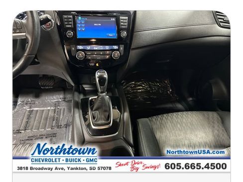 Used 2017 Nissan Rogue SV w/ SV Premium Package AWD/4WD image 18