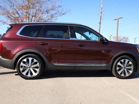 Used 2022 Kia Telluride EX w/ EX Premium Package image 4