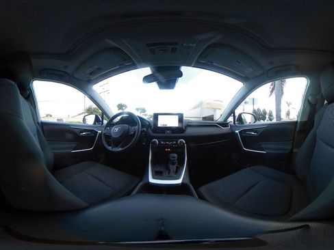 Used 2025 Toyota RAV4 XLE image 44