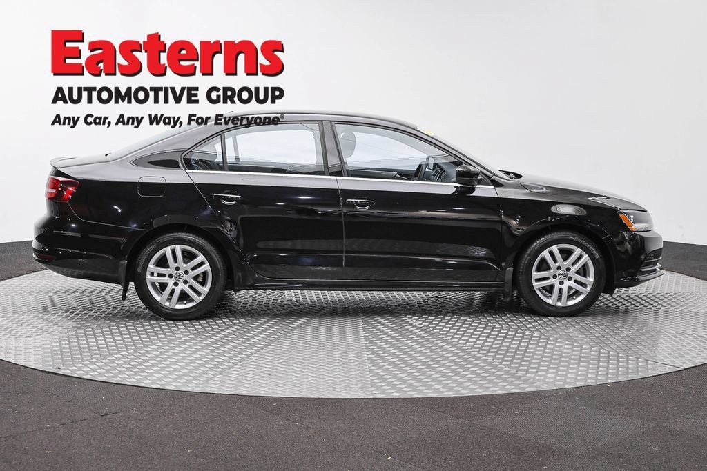 Used 2017 Volkswagen Jetta S w/ Jetta S Cold Weather Package FWD image 4