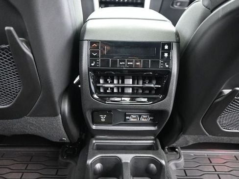 Used 2025 Jeep Grand Cherokee L Overland w/ Luxury Tech Group IV AWD/4WD image 23