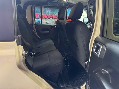 Used 2020 Jeep Gladiator Sport w/ Quick Order Package 24S AWD/4WD image 15