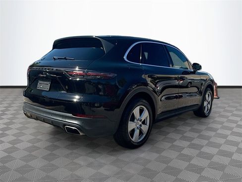 Used 2019 Porsche Cayenne w/ Premium Package image 6