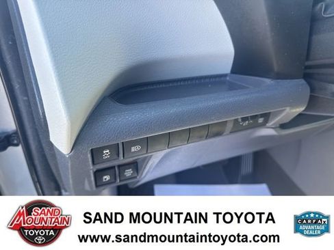 Used 2021 Toyota Sienna XLE image 14