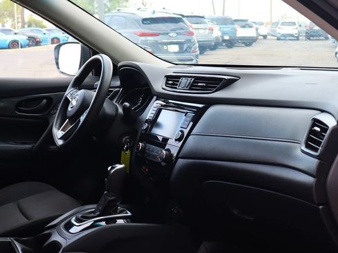 Used 2020 Nissan Rogue S FWD image 31