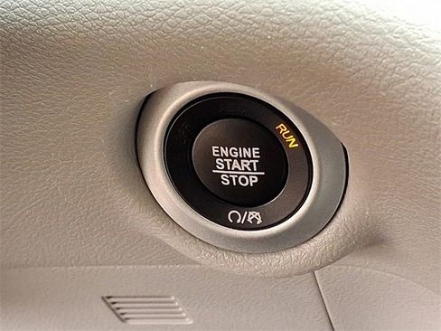 Used 2023 Chrysler Pacifica Touring-L image 20