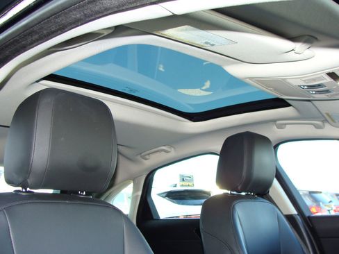 Used 2017 Jaguar XF Premium image 12