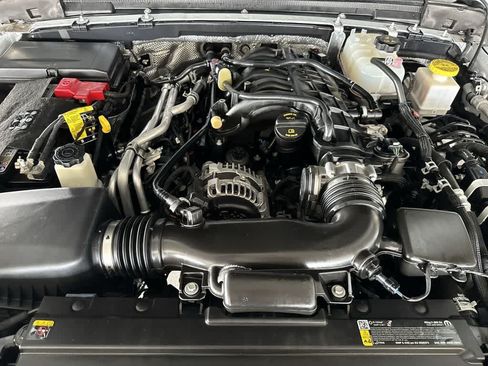 Used 2025 Jeep Gladiator Sport AWD/4WD image 12
