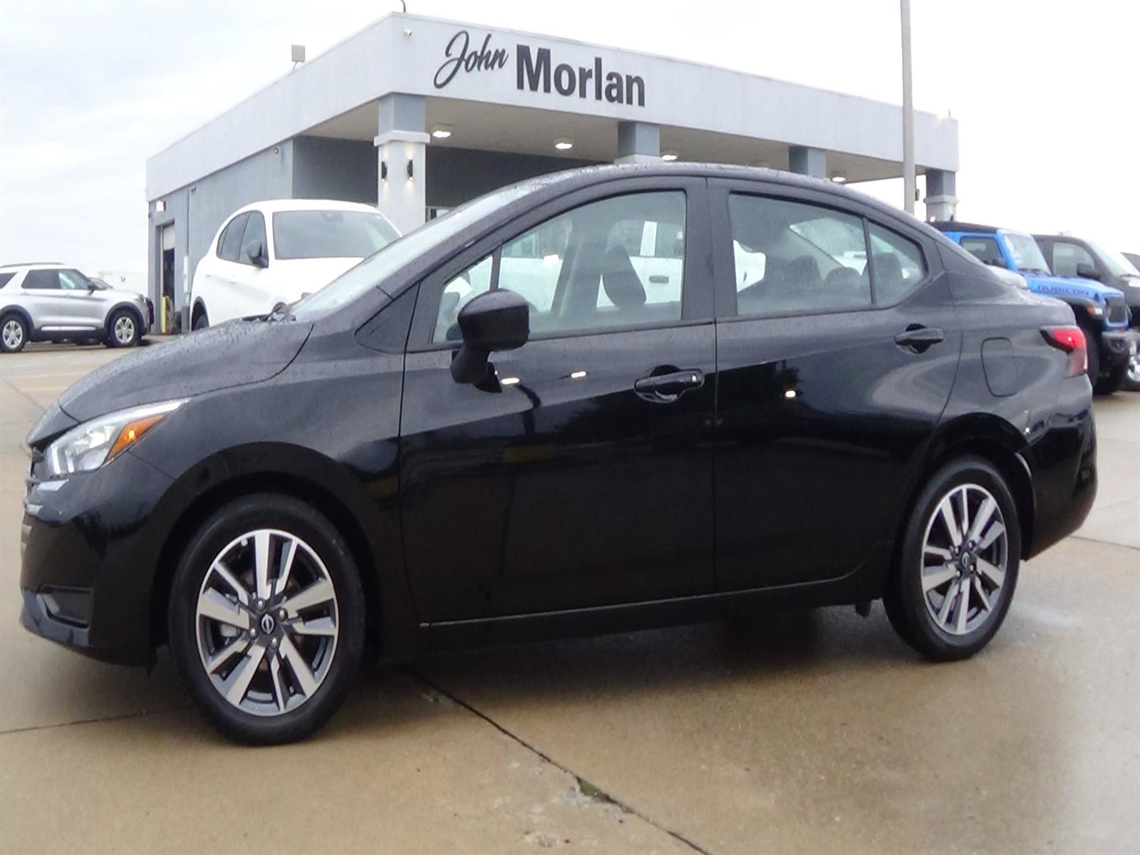 Used 2025 Nissan Versa SV FWD image 1