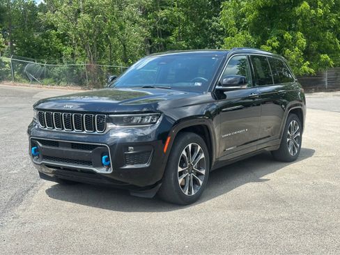 Used 2023 Jeep Grand Cherokee Overland w/ Advanced Protech Group III AWD/4WD image 1