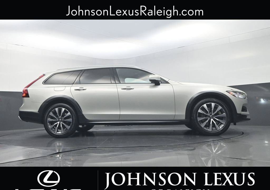 Used 2021 Volvo V90 T6 Cross Country AWD/4WD image 16