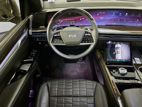 Used 2025 Cadillac Escalade ESV Sport Platinum w/ LPO, ONYX Package AWD/4WD image 26