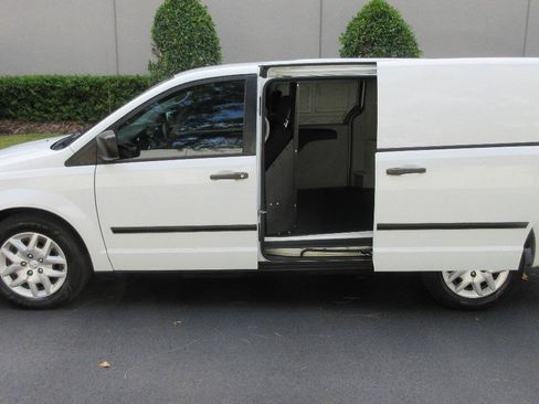 Used 2014 RAM C/V Tradesman FWD image 13