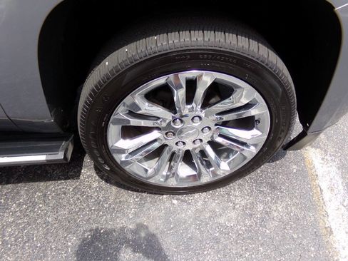 Used 2019 Chevrolet Suburban Premier w/ Premier Plus Edition AWD/4WD image 57