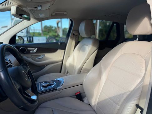 Used 2018 Mercedes-Benz GLC 300 4MATIC image 15