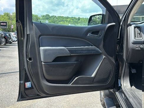 Used 2019 Chevrolet Colorado Z71 AWD/4WD image 12