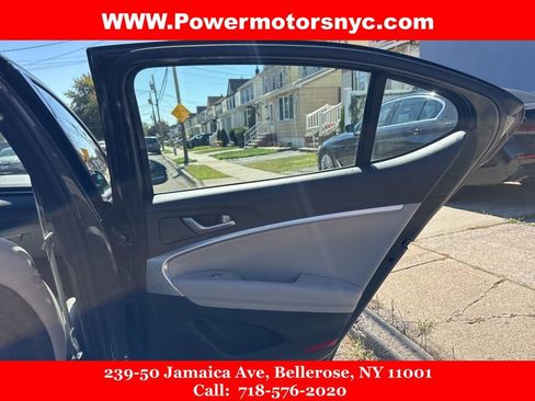 Used 2023 Genesis G70 2.0T image 17