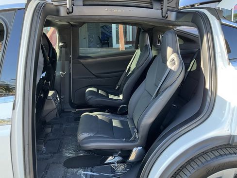Used 2016 Tesla Model X 90D image 7
