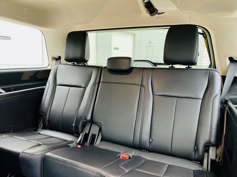 Used 2024 Ford Expedition XLT image 12