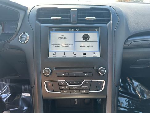 Used 2018 Ford Fusion SE w/ Equipment Group 201A FWD image 25