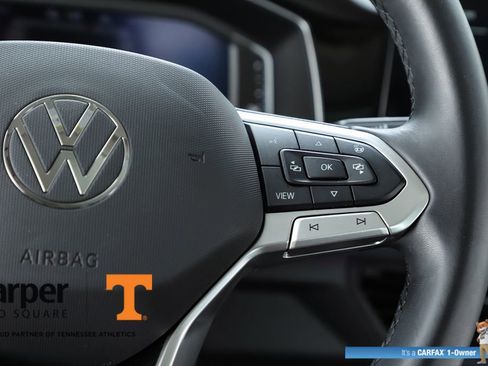 Used 2025 Volkswagen Jetta SEL FWD image 22