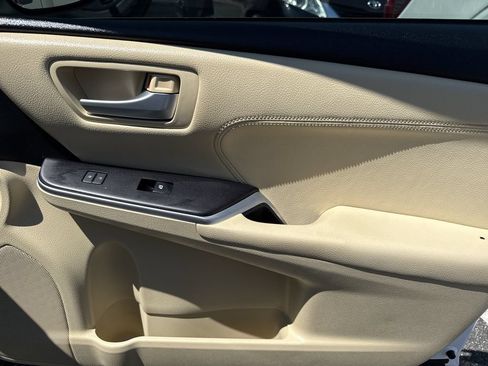 Used 2015 Toyota Camry XLE FWD image 14