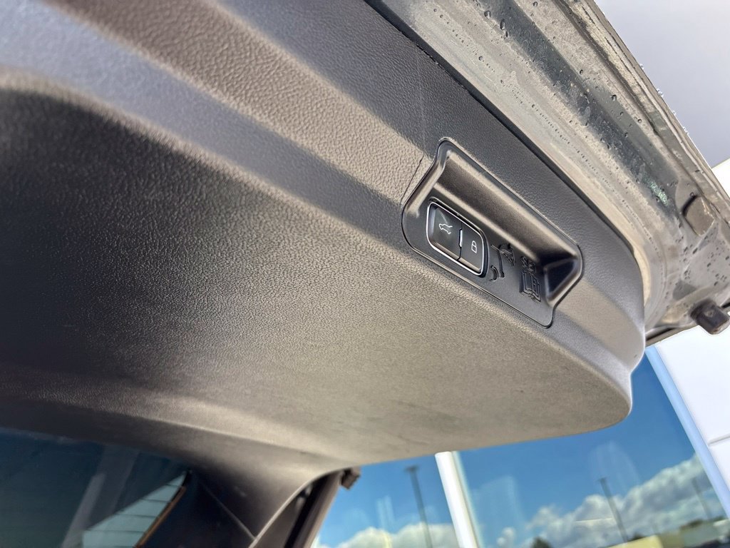 Used 2022 Ford Explorer XLT w/ Equipment Group 202A AWD/4WD image 18