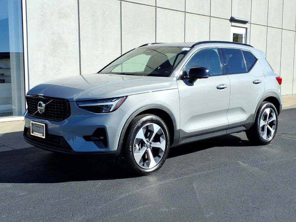 Certified 2024 Volvo XC40 B5 Plus w/ Protection Package Premier AWD/4WD image 1